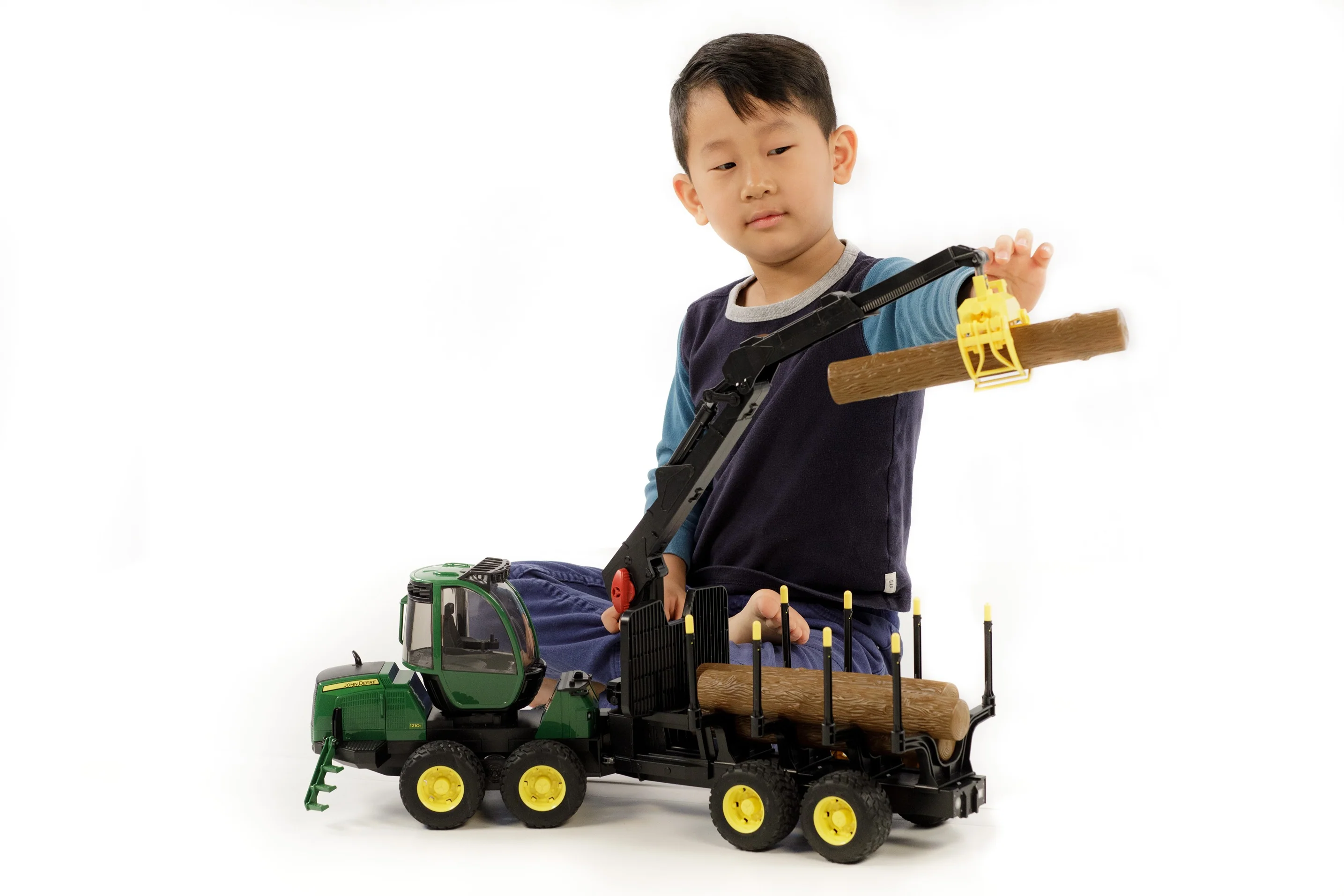 Bruder John Deere 1210E Forwarder - Image 9