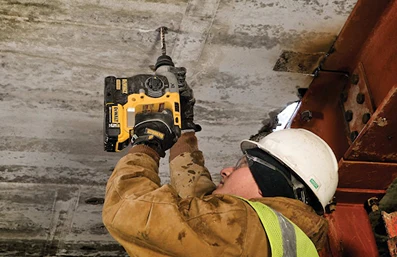 DEWALT 20V MAX* XR® Brushless Cordless 1" SDS PLUS L-Shape Rotary Hammer Kit - Image 4