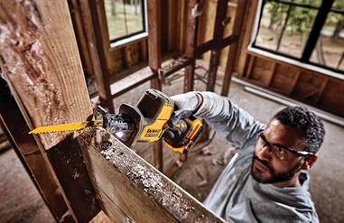 DEWALT Atomic 20V MAX Cordless One-Handed Reciprocating Saw Kit - Image 4