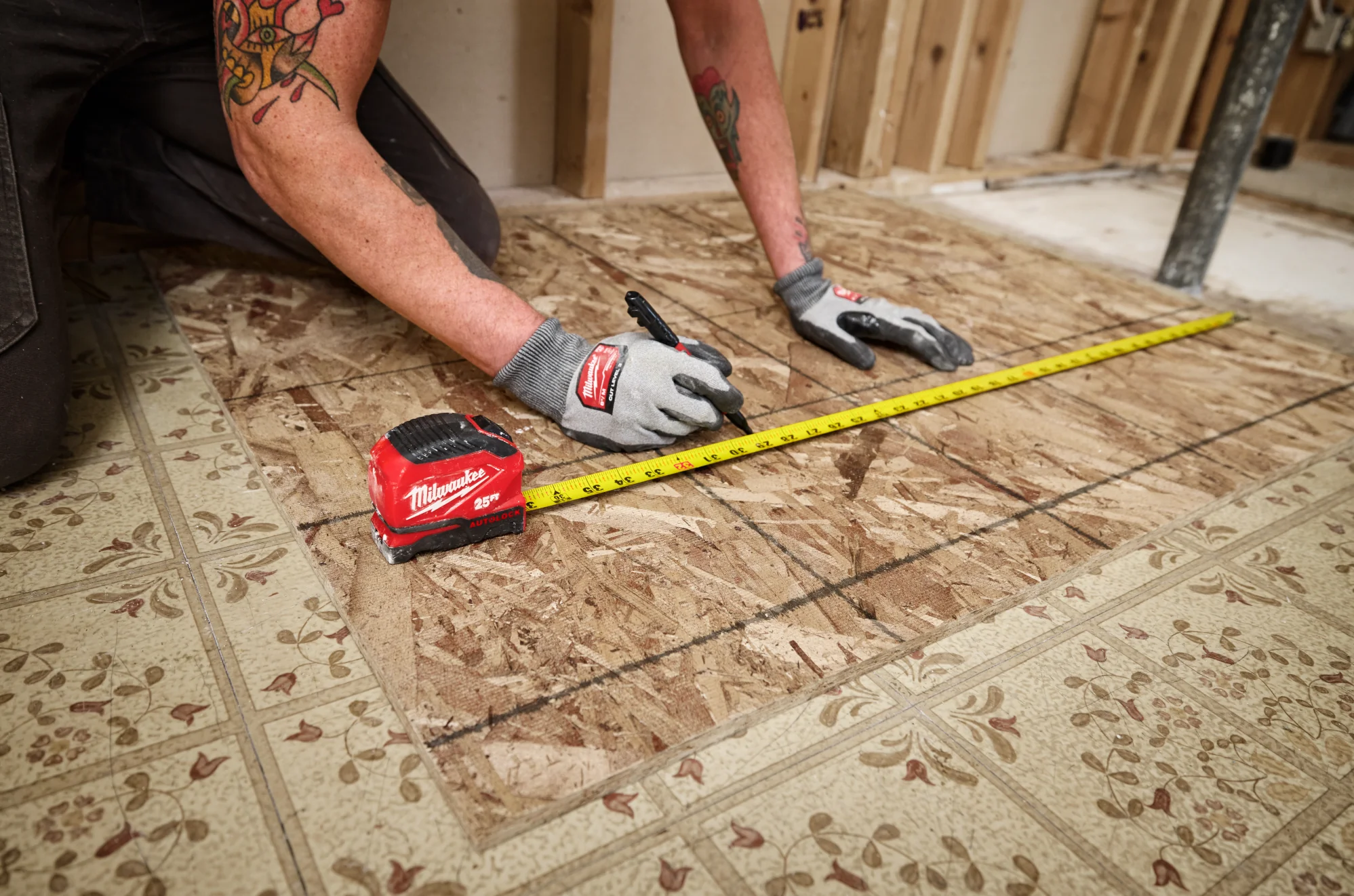 Milwaukee 16' Compact Auto-Lock Tape Measure - Image 5