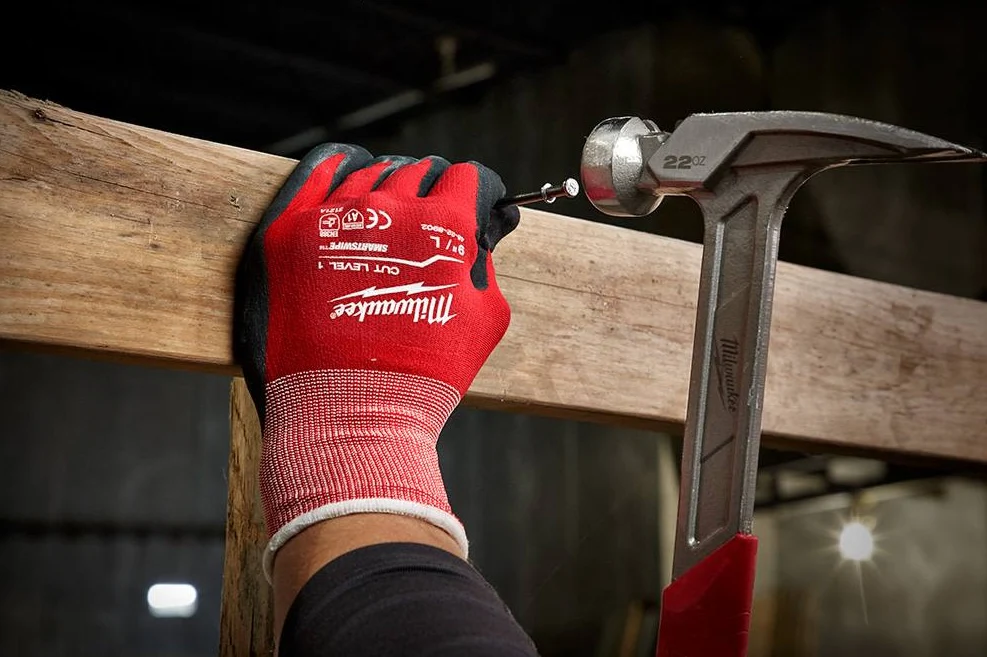 Milwaukee Large Cut Level 1 Nitrile Dipped Gloves - Image 3